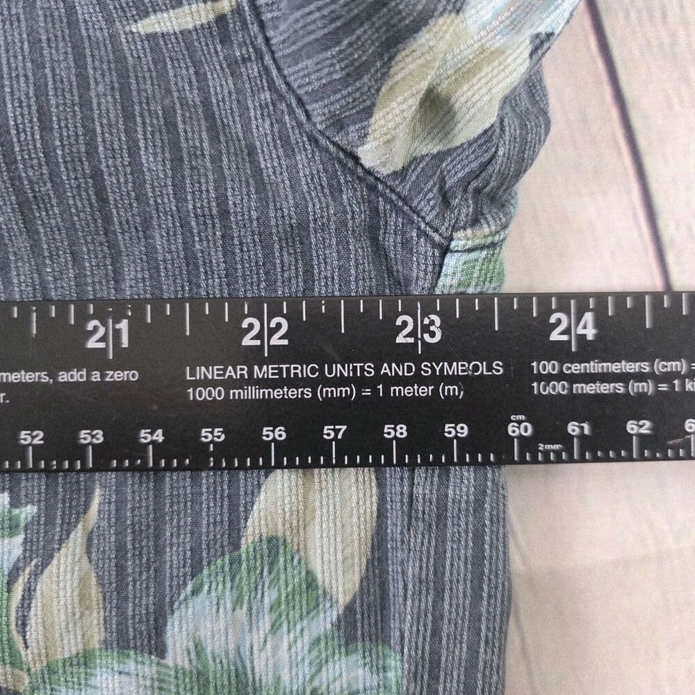 Tommy Bahama Men’s Large Rayon-Cotton-Blend Short Sleeve Button Up Shirt - Thumbnail 7