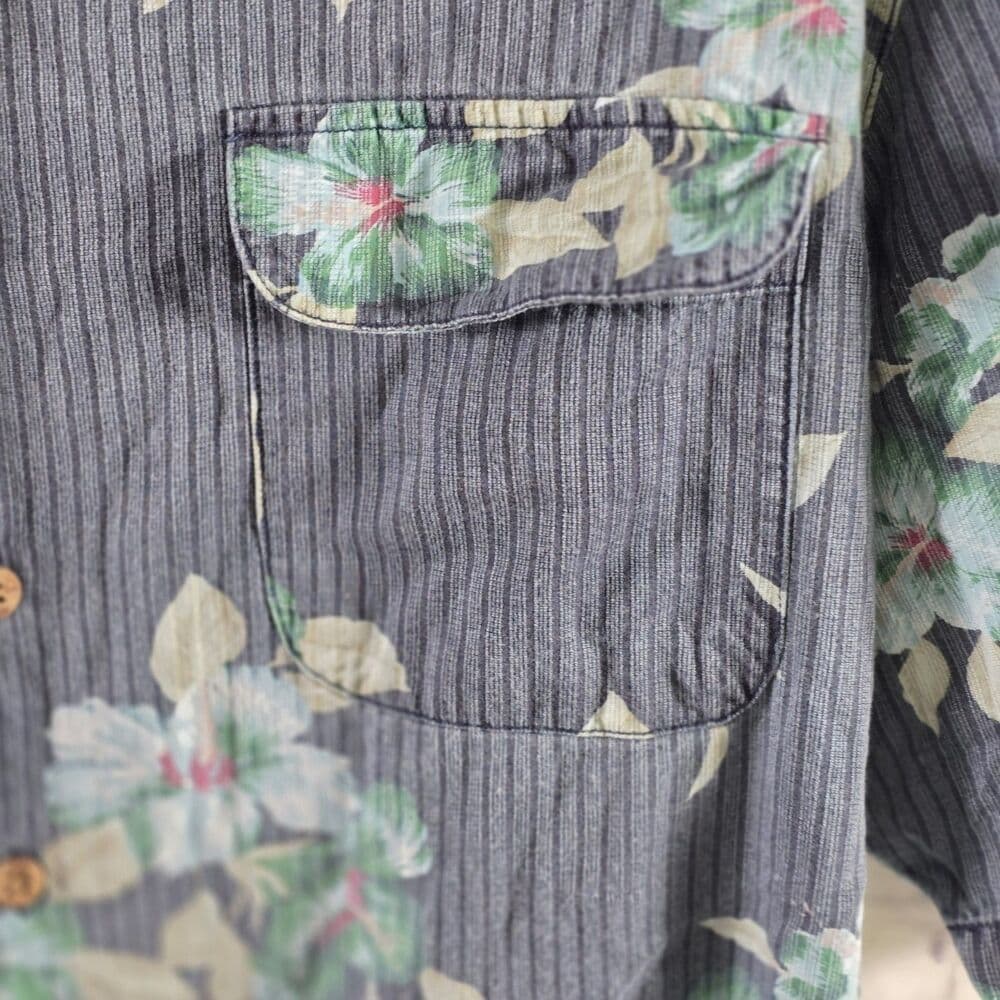 Tommy Bahama Men’s Large Rayon-Cotton-Blend Short Sleeve Button Up Shirt - Thumbnail 3