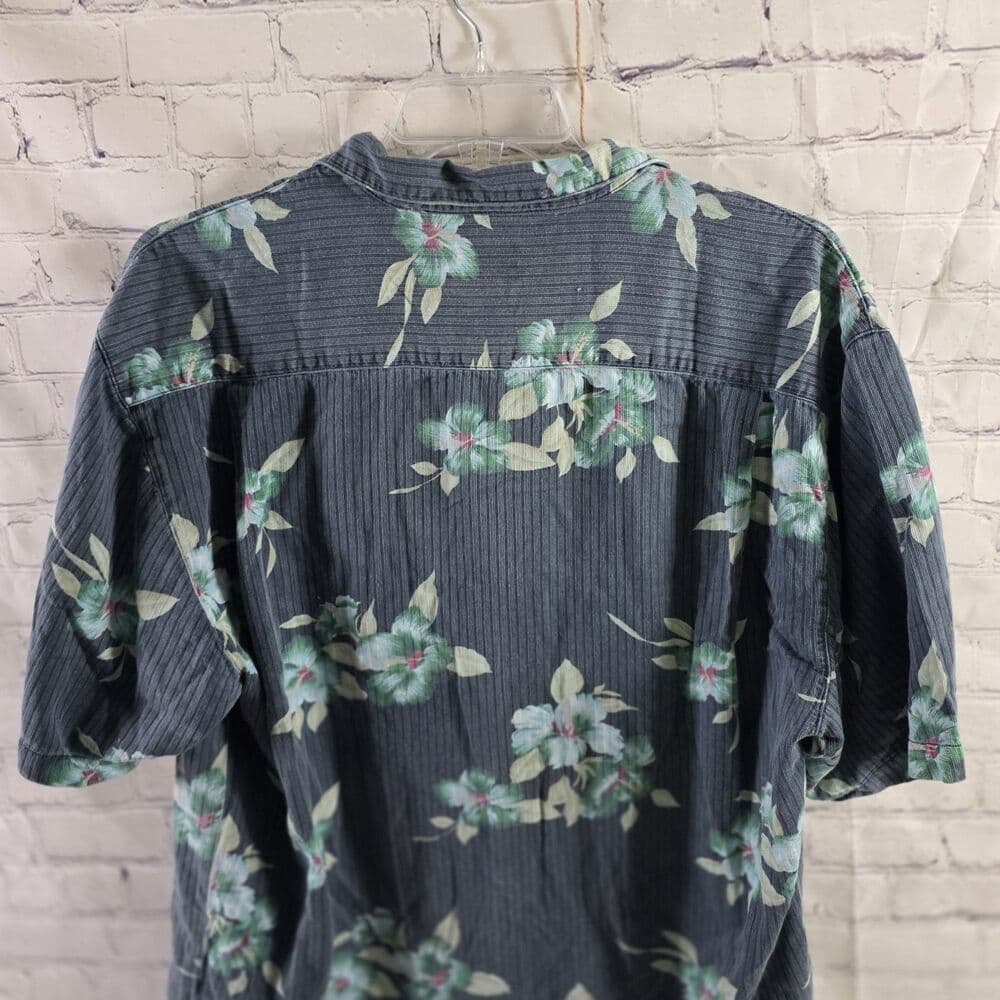 Tommy Bahama Men’s Large Rayon-Cotton-Blend Short Sleeve Button Up Shirt - Thumbnail 9