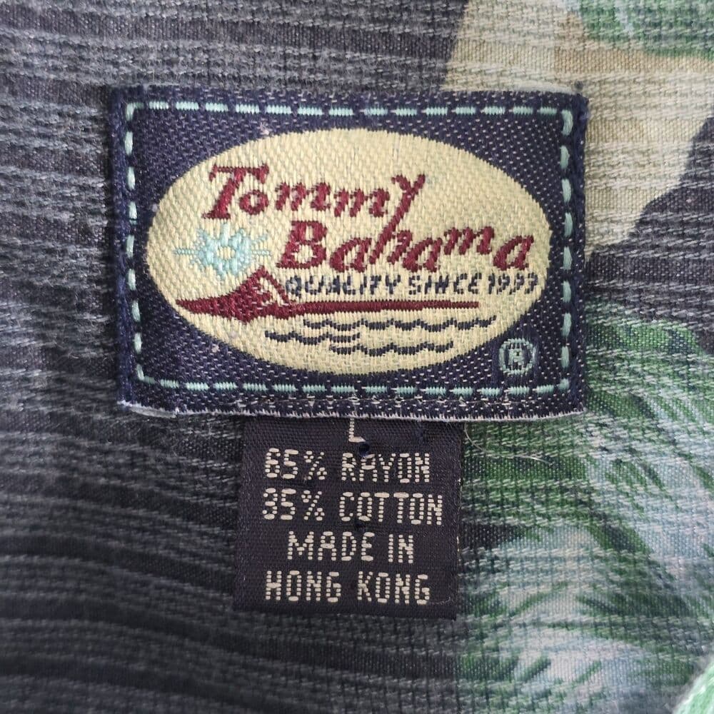 Tommy Bahama Men’s Large Rayon-Cotton-Blend Short Sleeve Button Up Shirt - Thumbnail 4