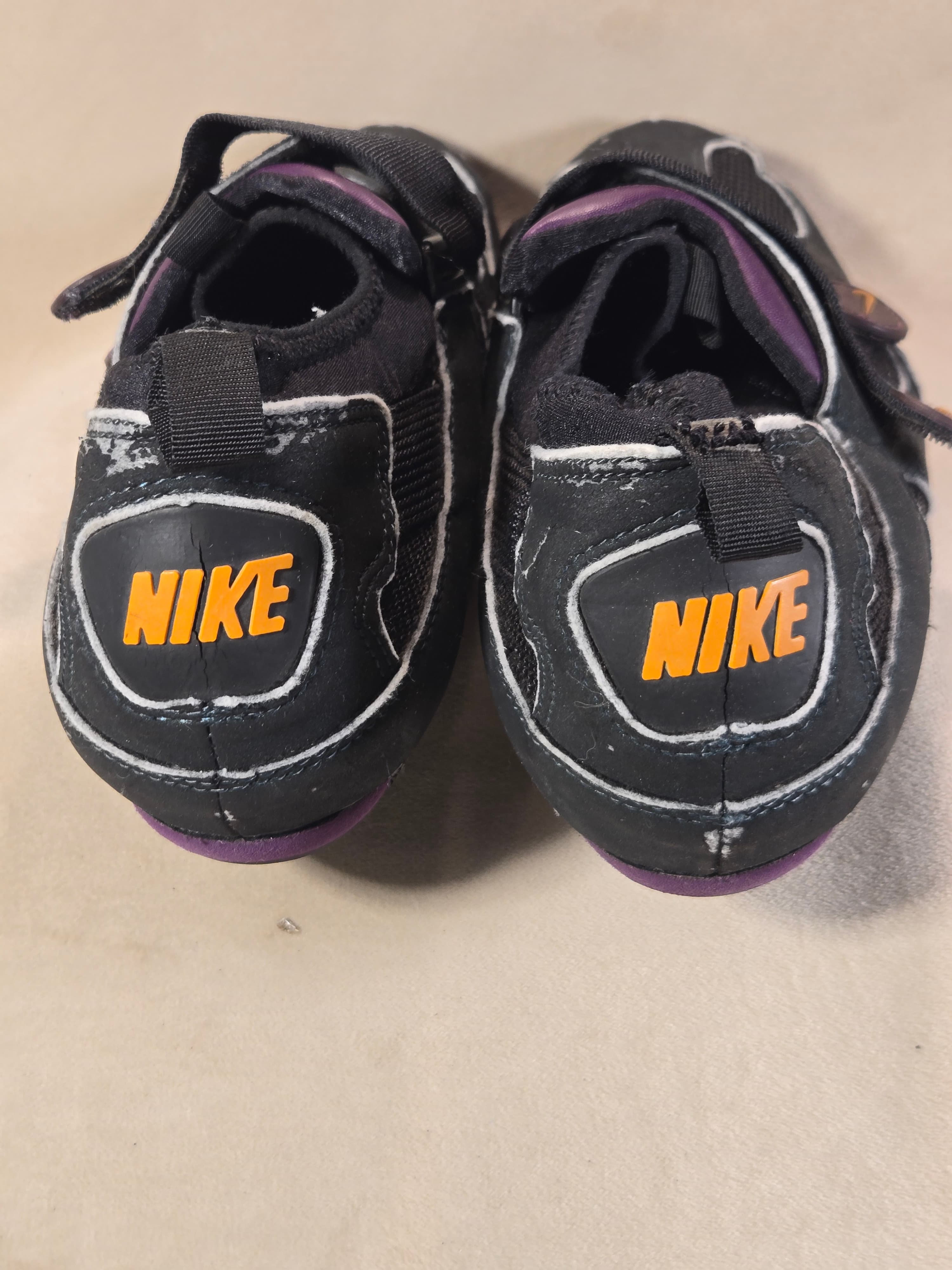Nike Climbing Shoes with Velcro Straps - Thumbnail 7