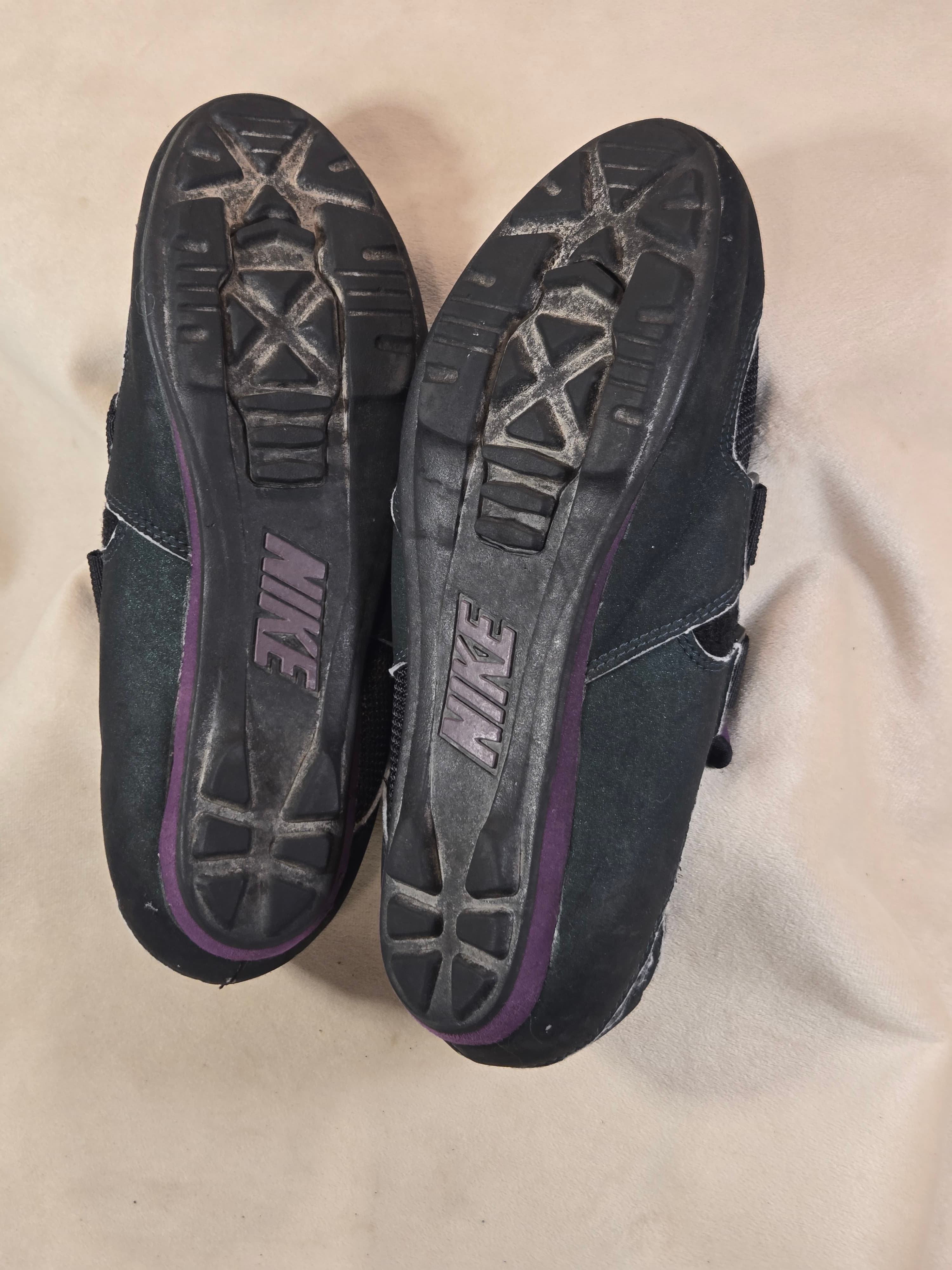 Nike Climbing Shoes with Velcro Straps - Thumbnail 8