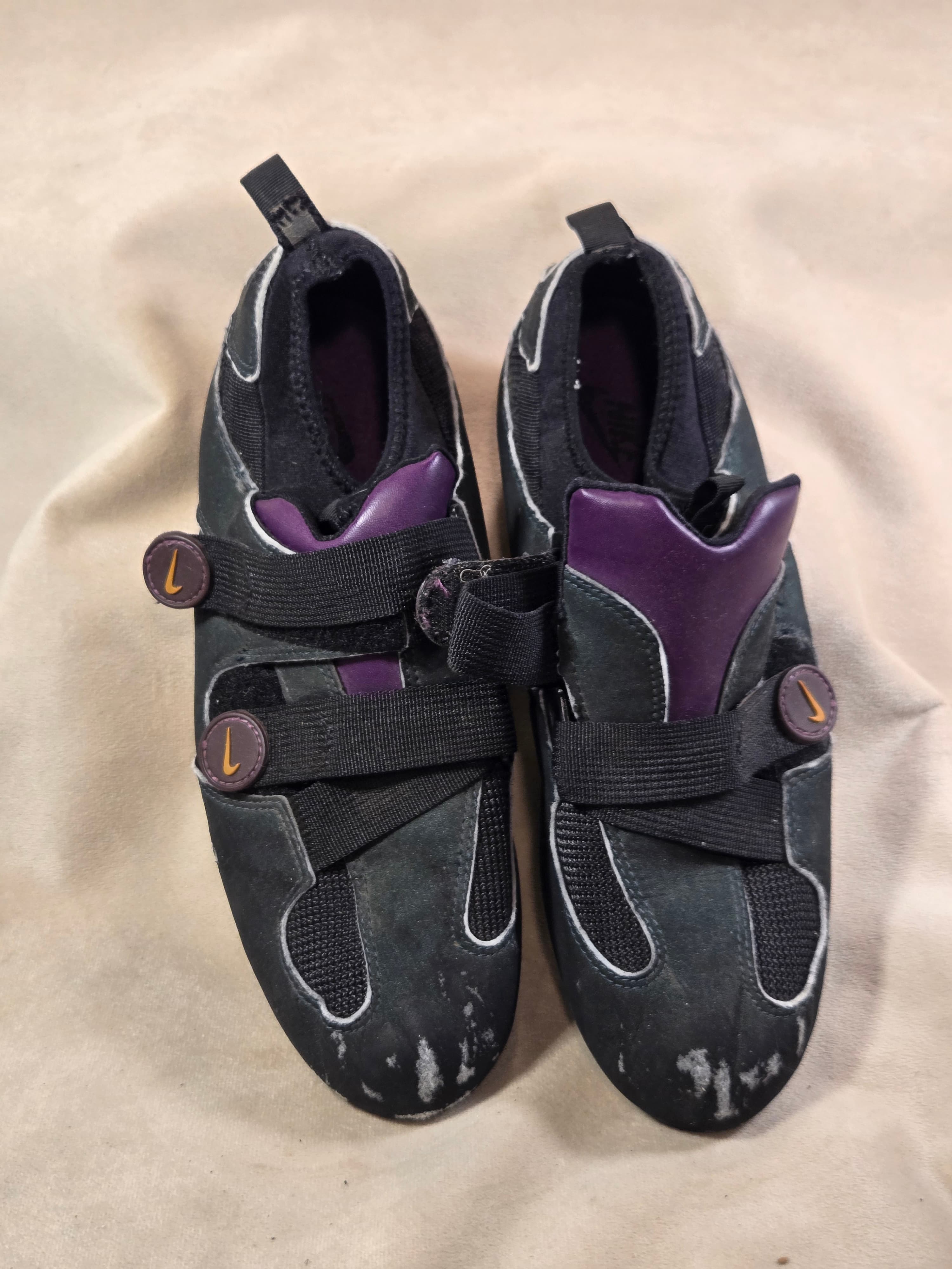Nike Climbing Shoes with Velcro Straps - Thumbnail 3