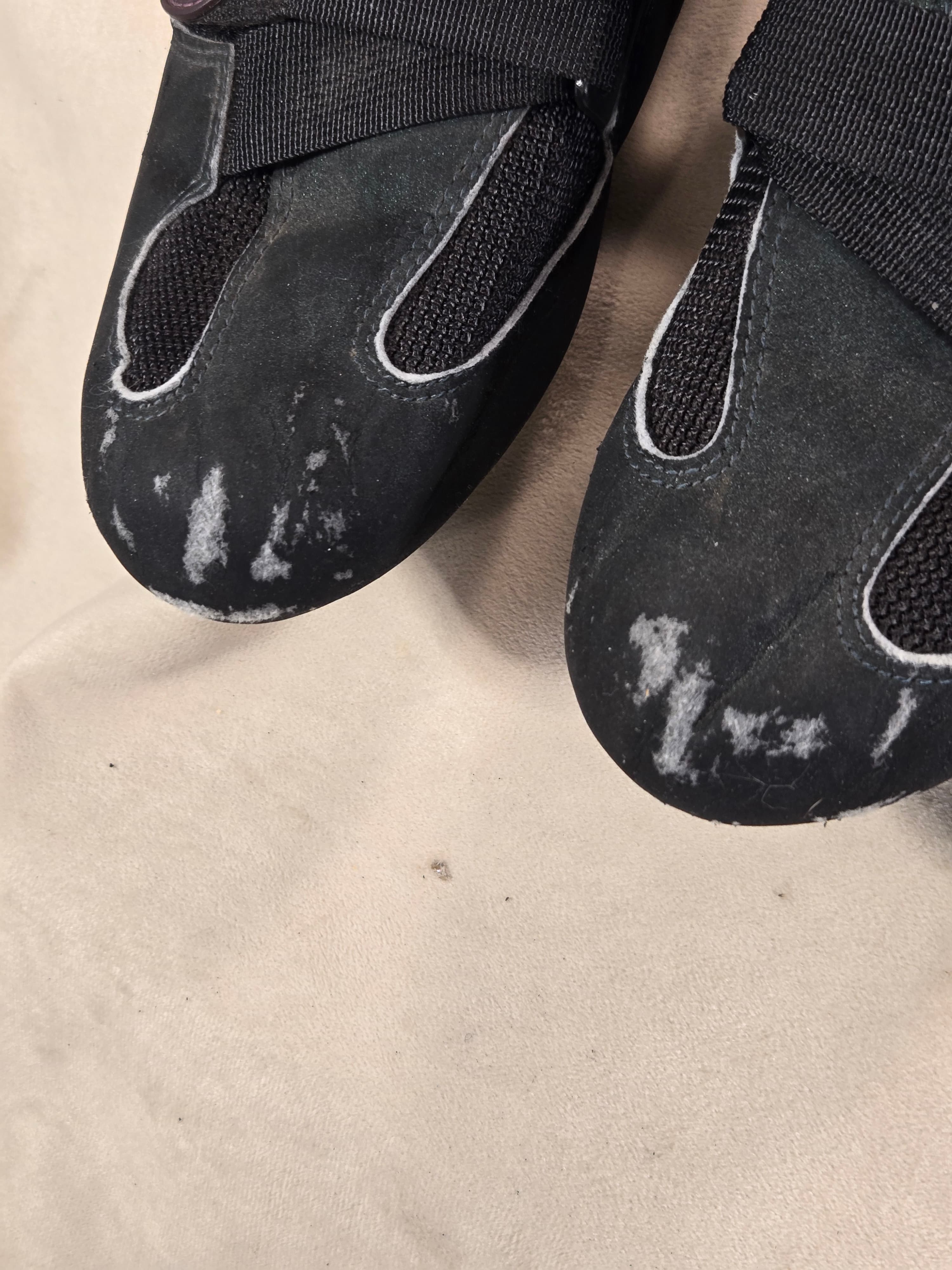 Nike Climbing Shoes with Velcro Straps - Thumbnail 10