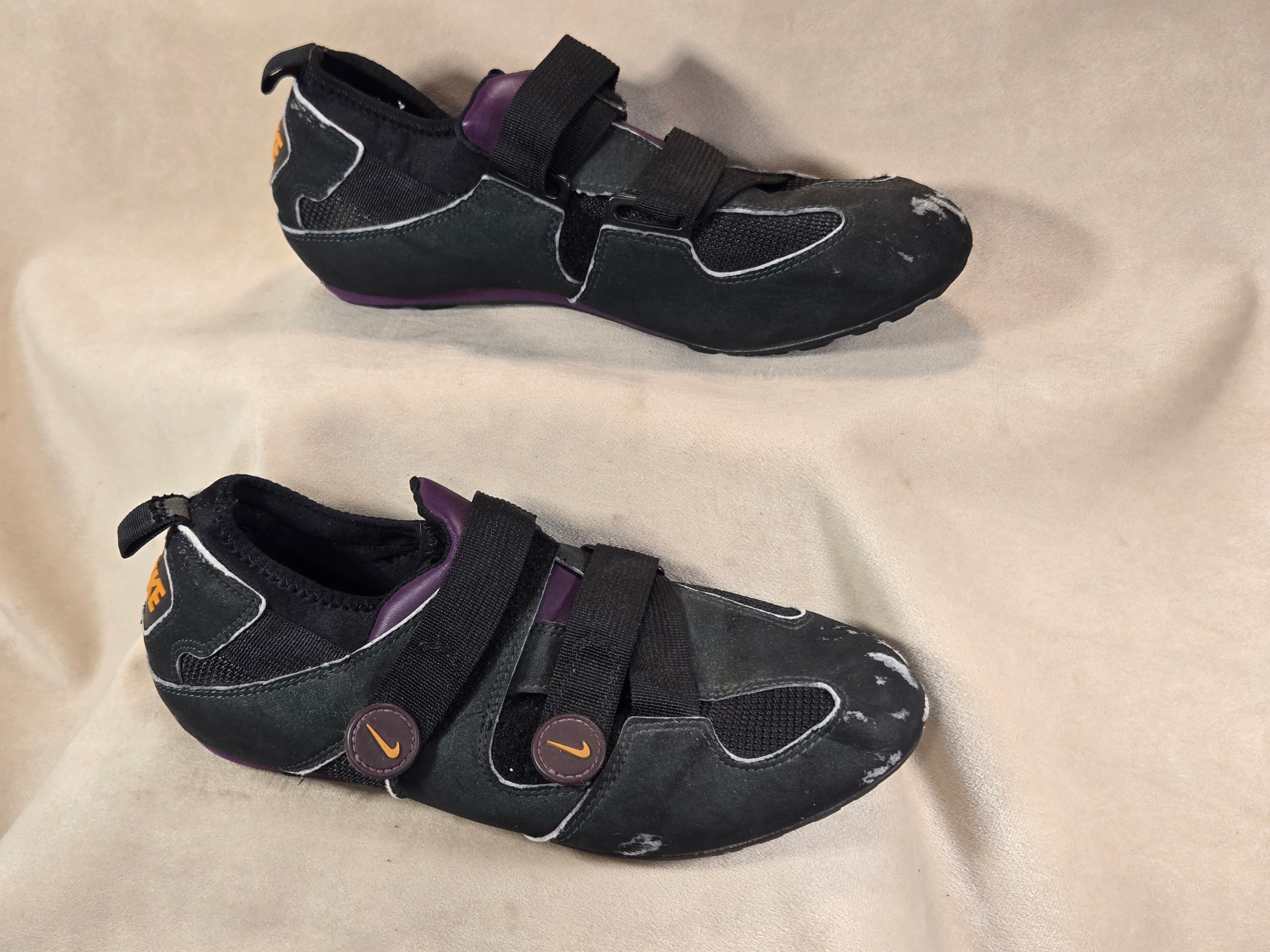 Nike Climbing Shoes with Velcro Straps - Thumbnail 6