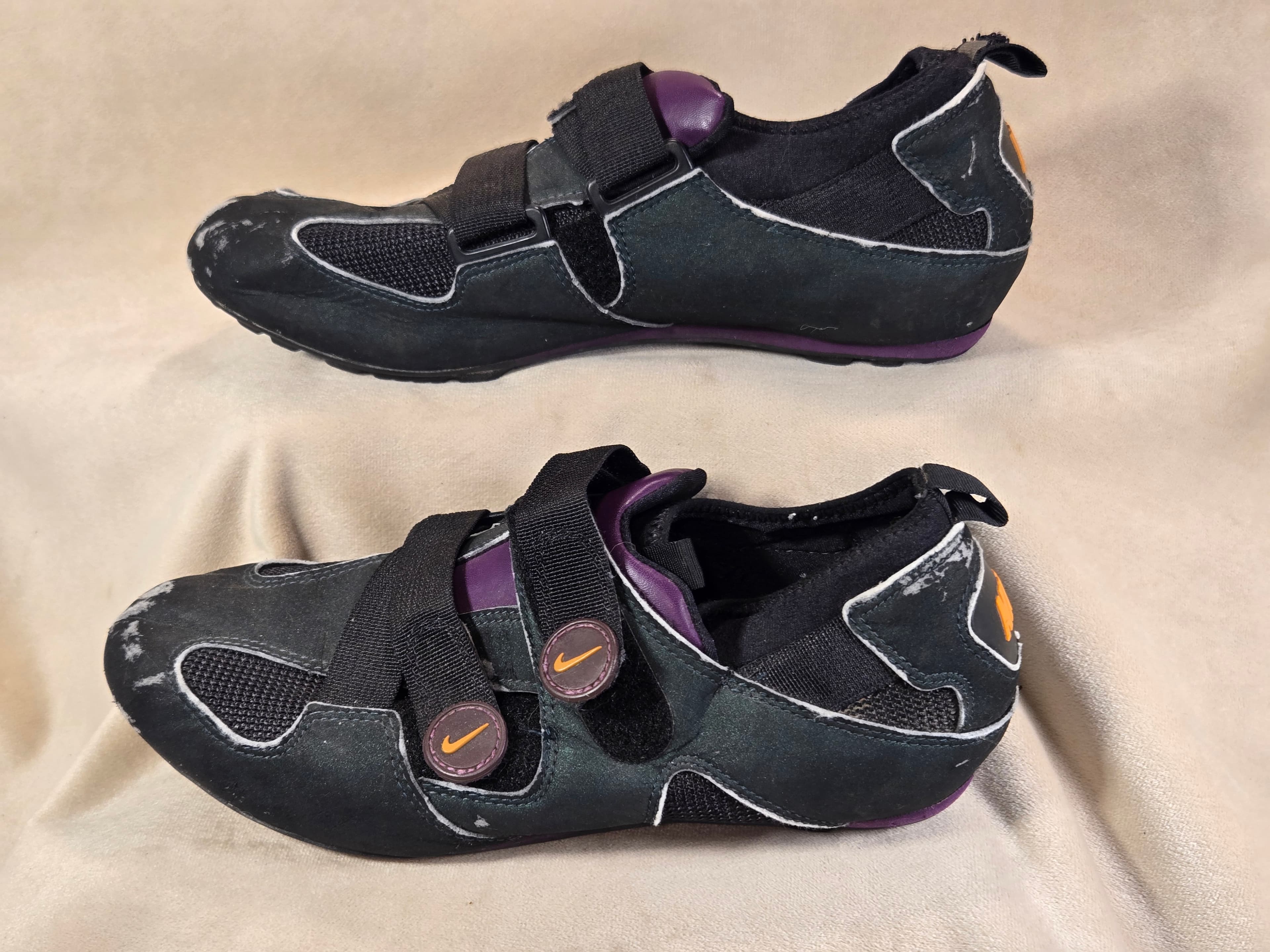 Nike Climbing Shoes with Velcro Straps - Thumbnail 5