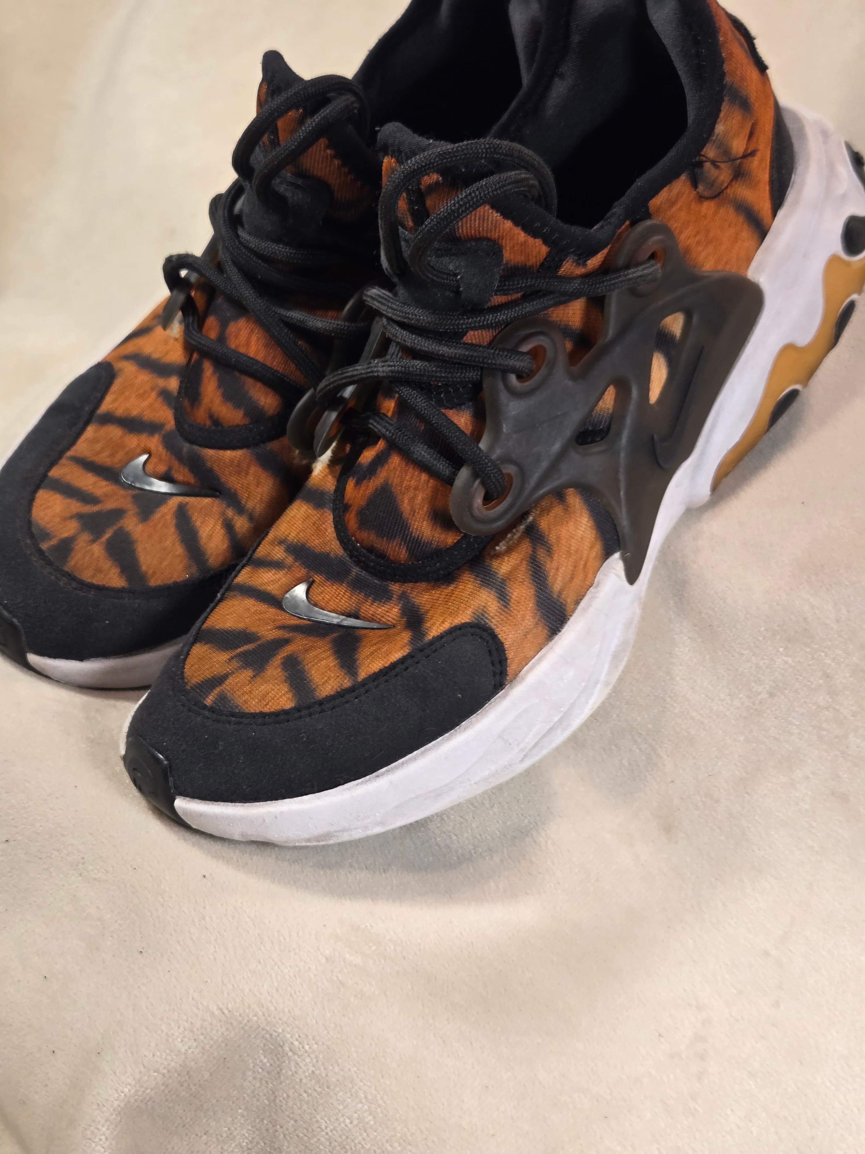 Nike React Presto Boys Youth Size 5Y Tiger Print Orange Black Running Shoes Rare - Thumbnail 3