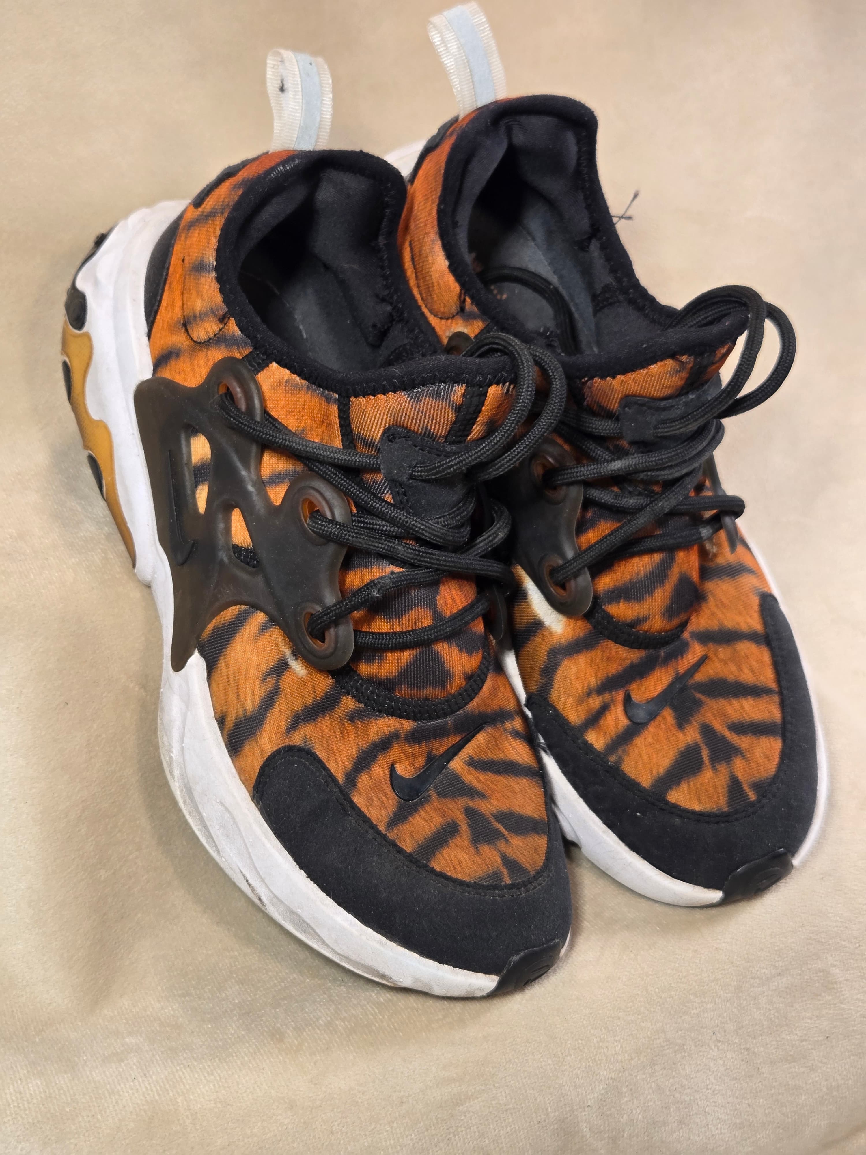 Nike React Presto Boys Youth Size 5Y Tiger Print Orange Black Running Shoes Rare - Thumbnail 2