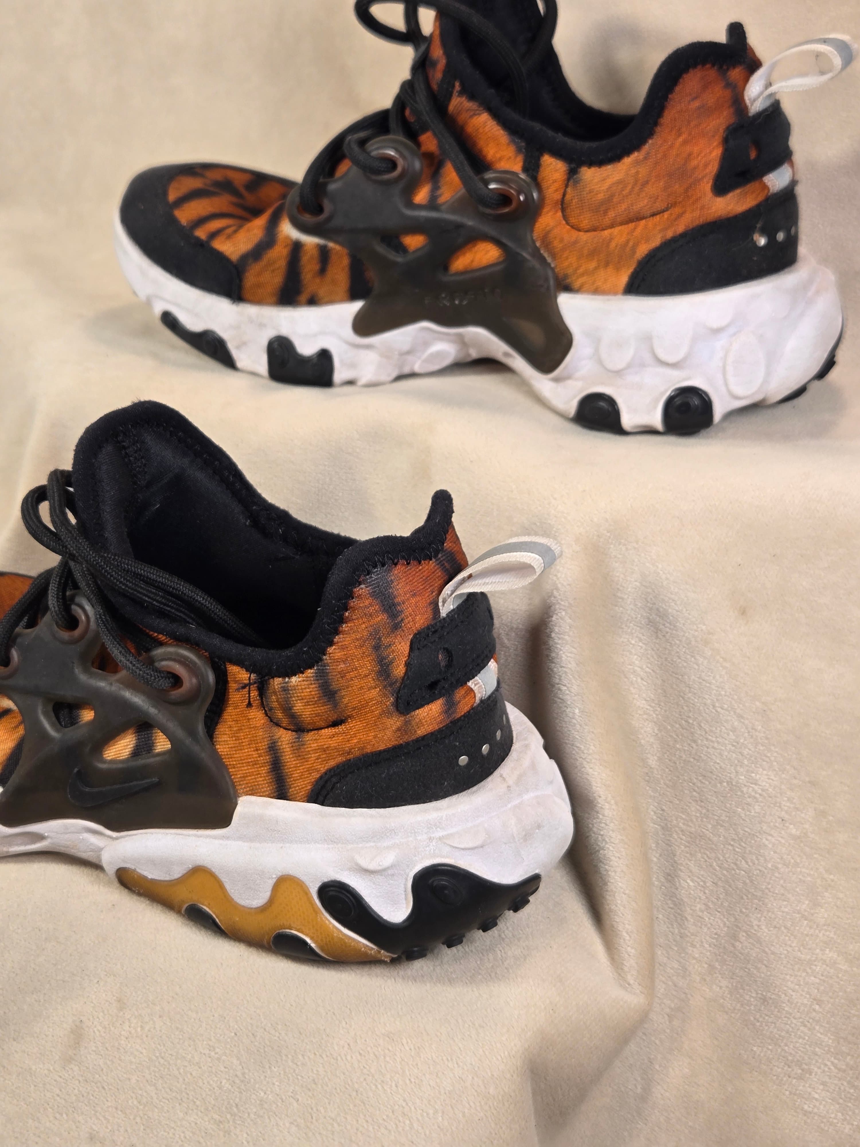 Nike React Presto Boys Youth Size 5Y Tiger Print Orange Black Running Shoes Rare - Thumbnail 7