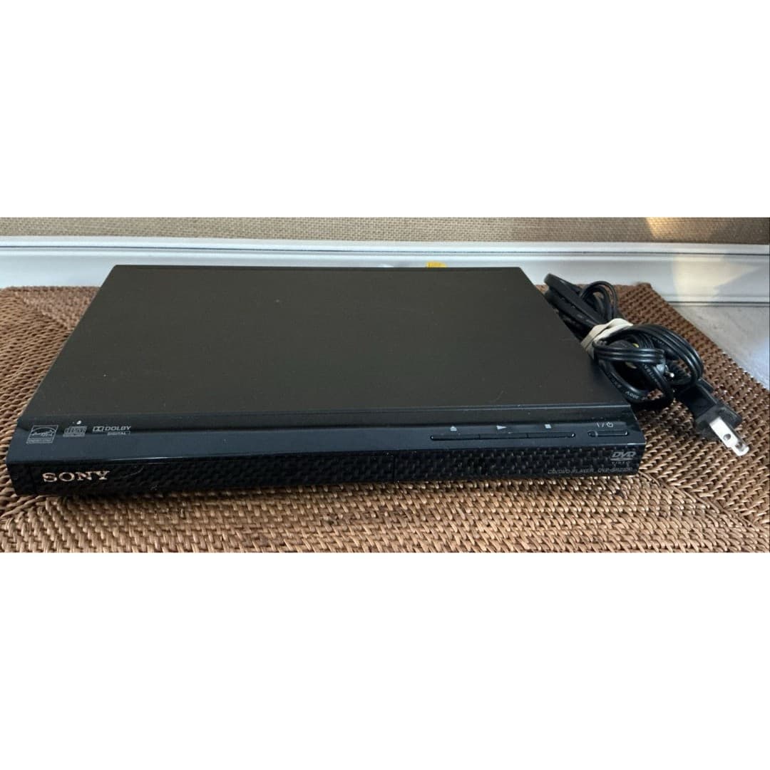 Sony CD/DVD Player DVP-SR210P w/ AV Cables NO REMOTE