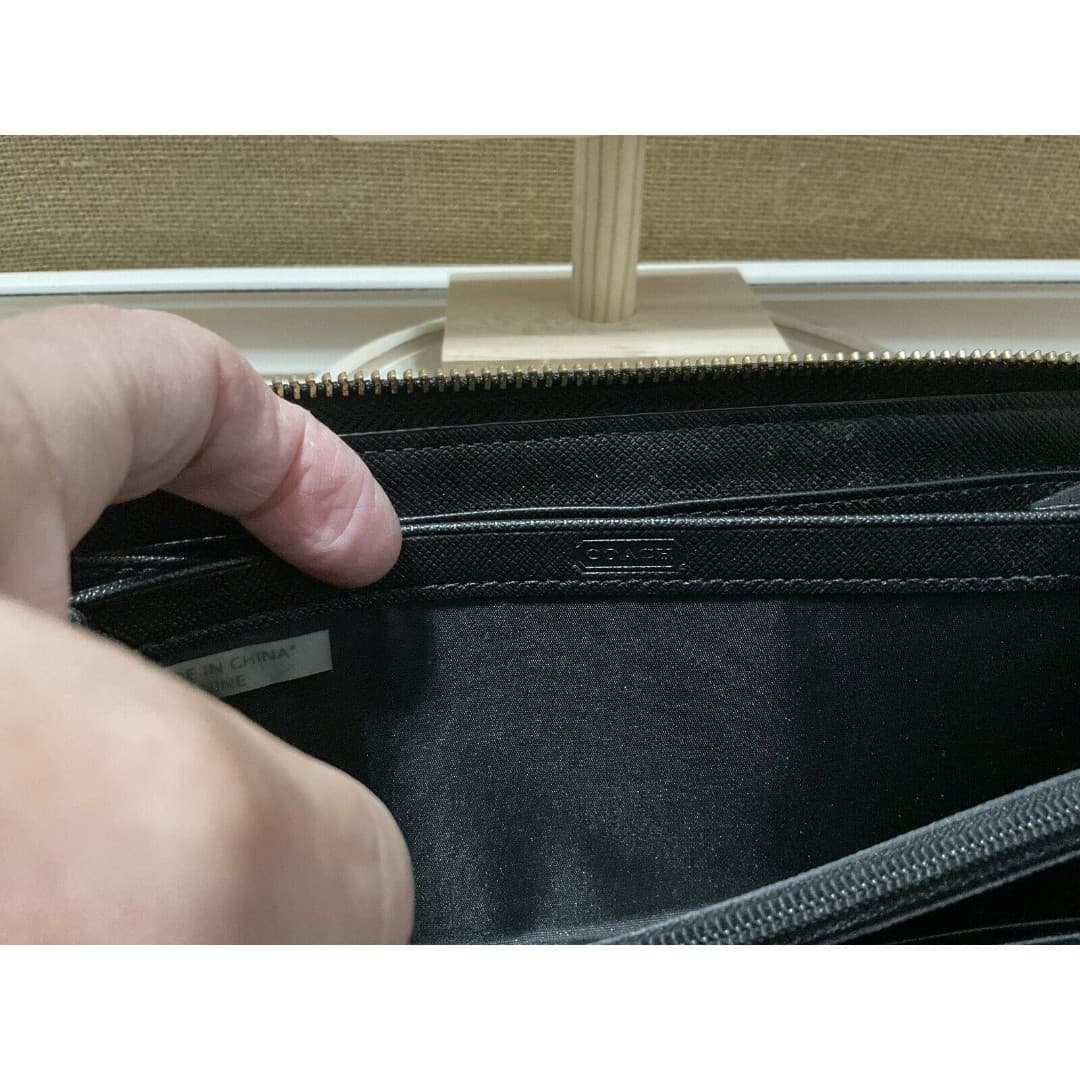 Very Rare Coach Wallet Zip Around Accordion Black w/Leather Design Soft Leather - Thumbnail 10