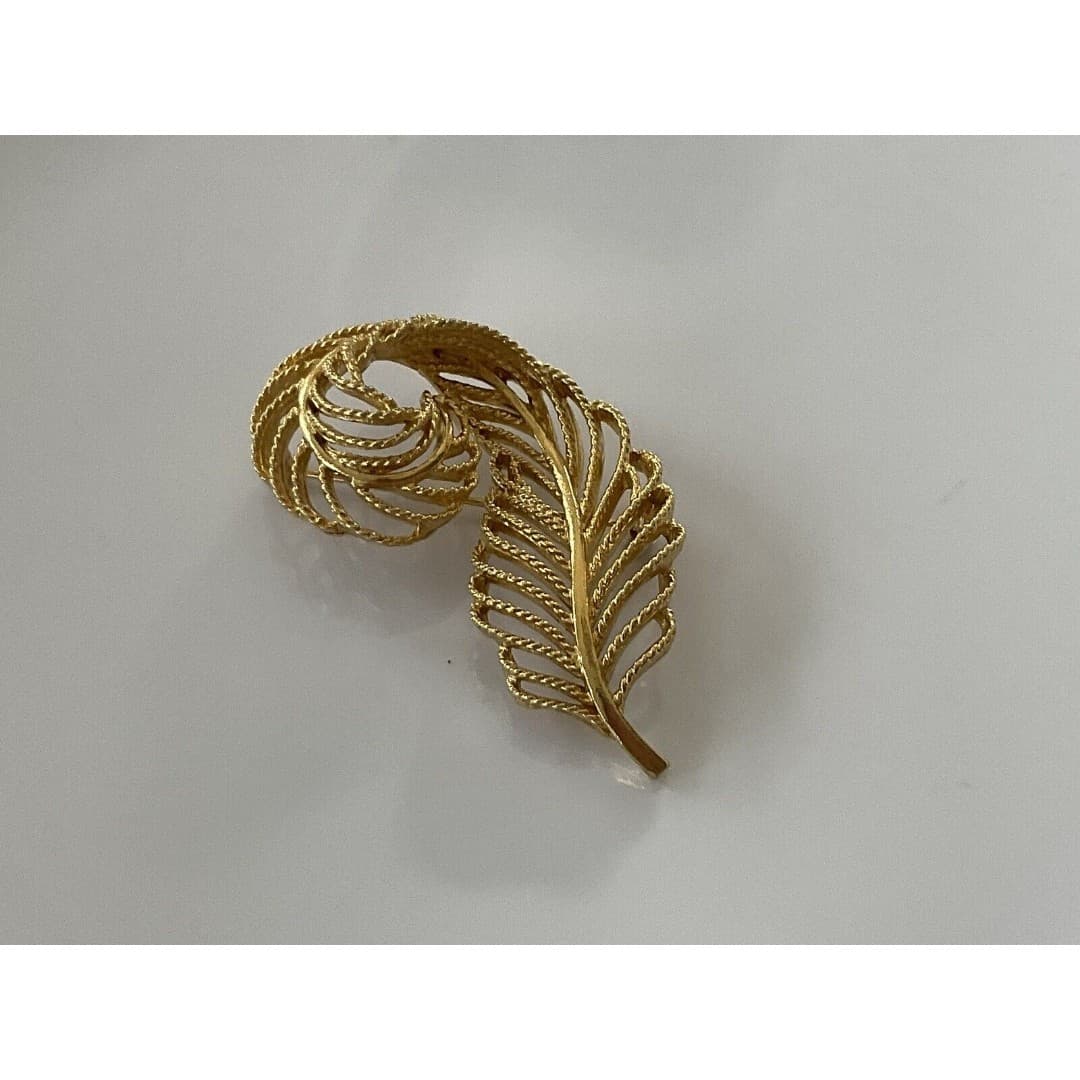 VINTAGE LISNER FEATHER BROOCH 1960's Gold Tone Leaf Retro Pin 3"