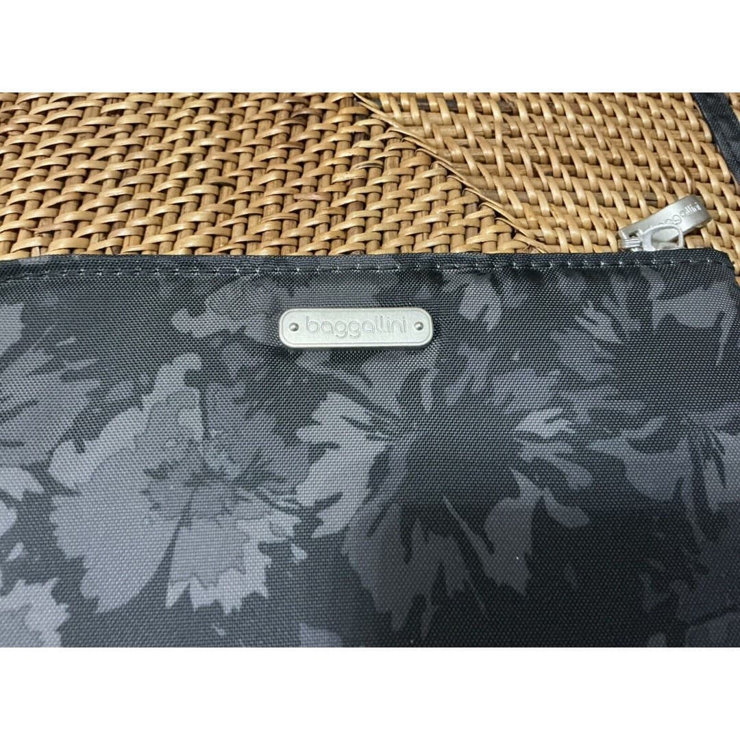 Baggallini RFID Onyx Floral Go Phone Wristlet Clutch Wallet Black Gray Floral - Thumbnail 4