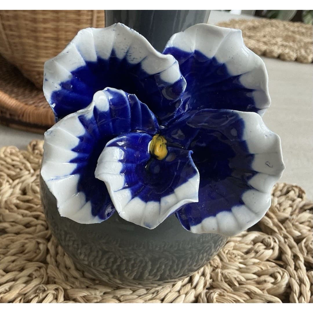 Anthropologie Gray 3D Blue Pansy Flower Vase 8" Cottage Core Excellent - Thumbnail 2