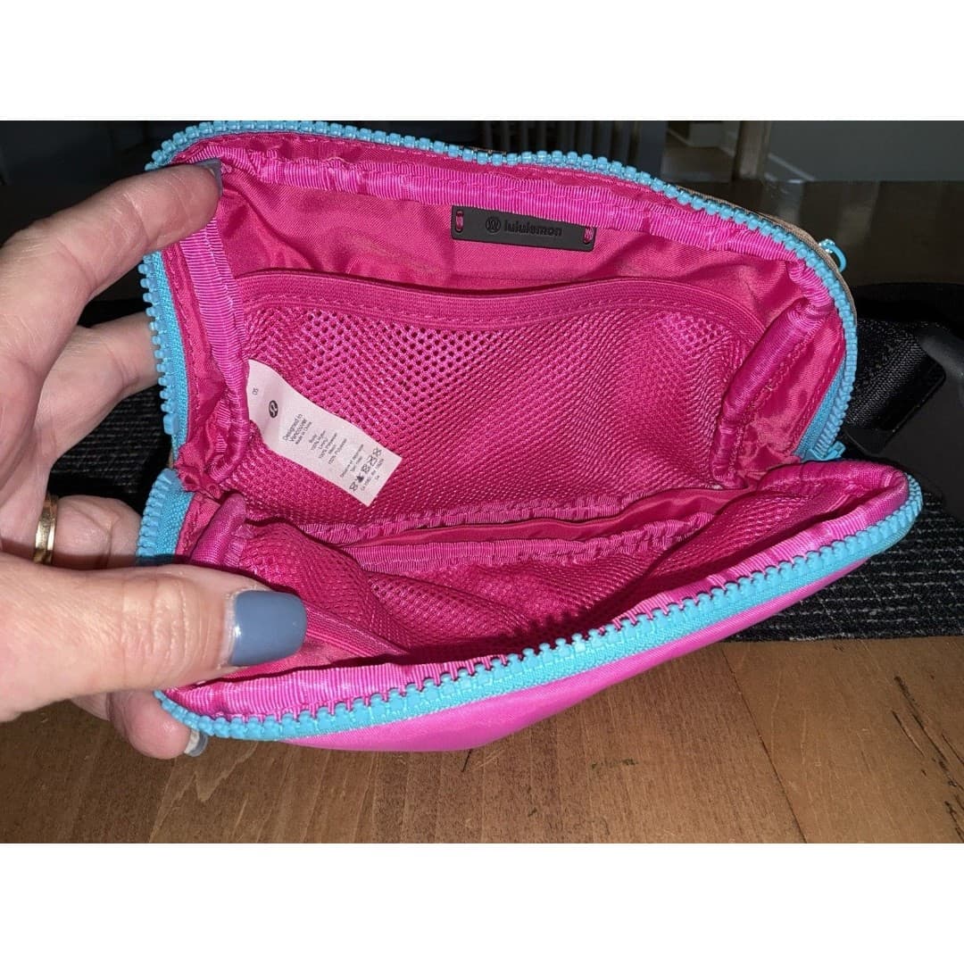 Lululemon Everywhere Belt Bag 1L Highlight Pink/Cacao/Black - Thumbnail 6