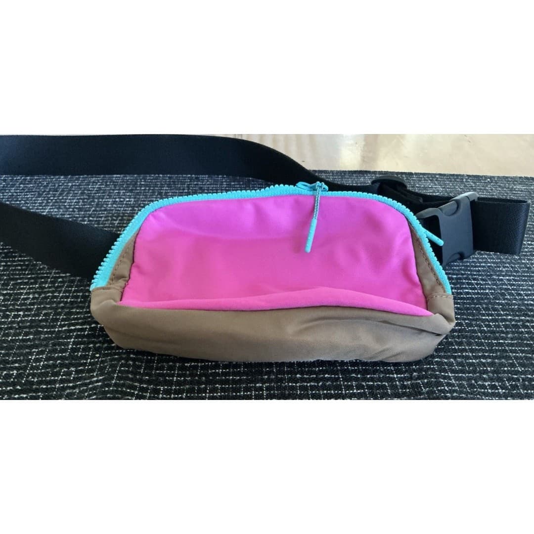 Lululemon Everywhere Belt Bag 1L Highlight Pink/Cacao/Black - Thumbnail 3