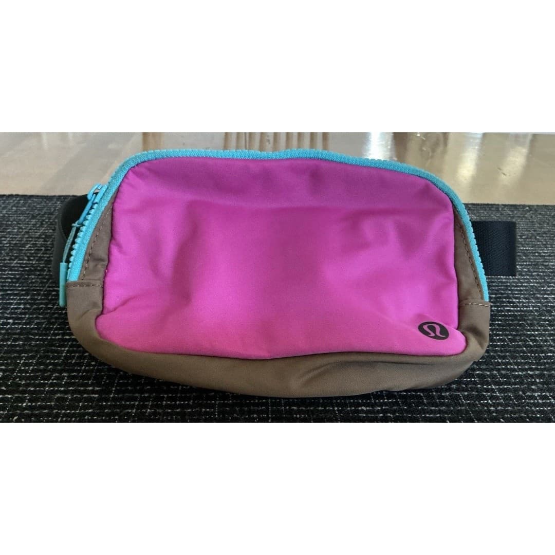 Lululemon Everywhere Belt Bag 1L Highlight Pink/Cacao/Black - Thumbnail 2