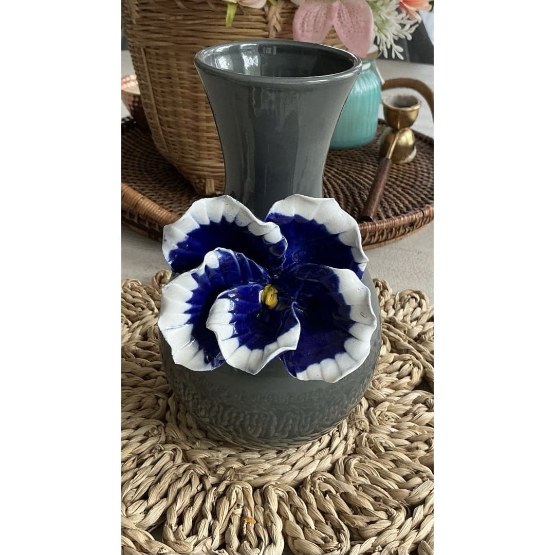 Anthropologie Gray 3D Blue Pansy Flower Vase 8" Cottage Core Excellent - Thumbnail 7
