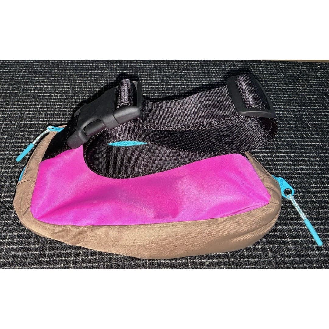 Lululemon Everywhere Belt Bag 1L Highlight Pink/Cacao/Black - Thumbnail 9