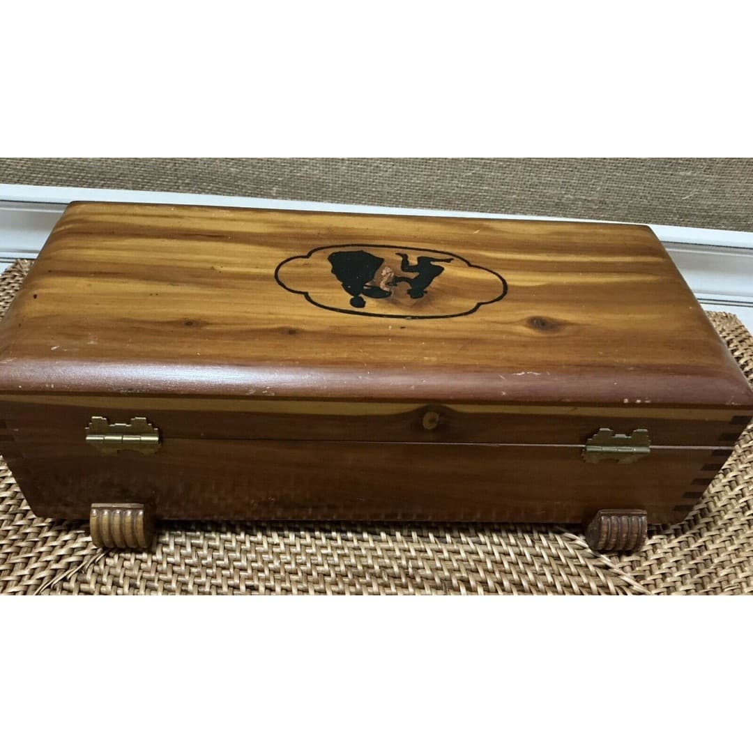 Vtg Hand Cedar Wood Jewelry Treasre Chest Box With Couple Emblem - Thumbnail 9