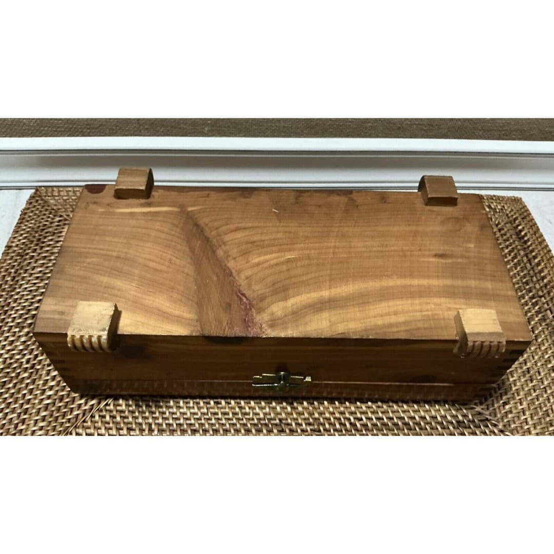 Vtg Hand Cedar Wood Jewelry Treasre Chest Box With Couple Emblem - Thumbnail 10