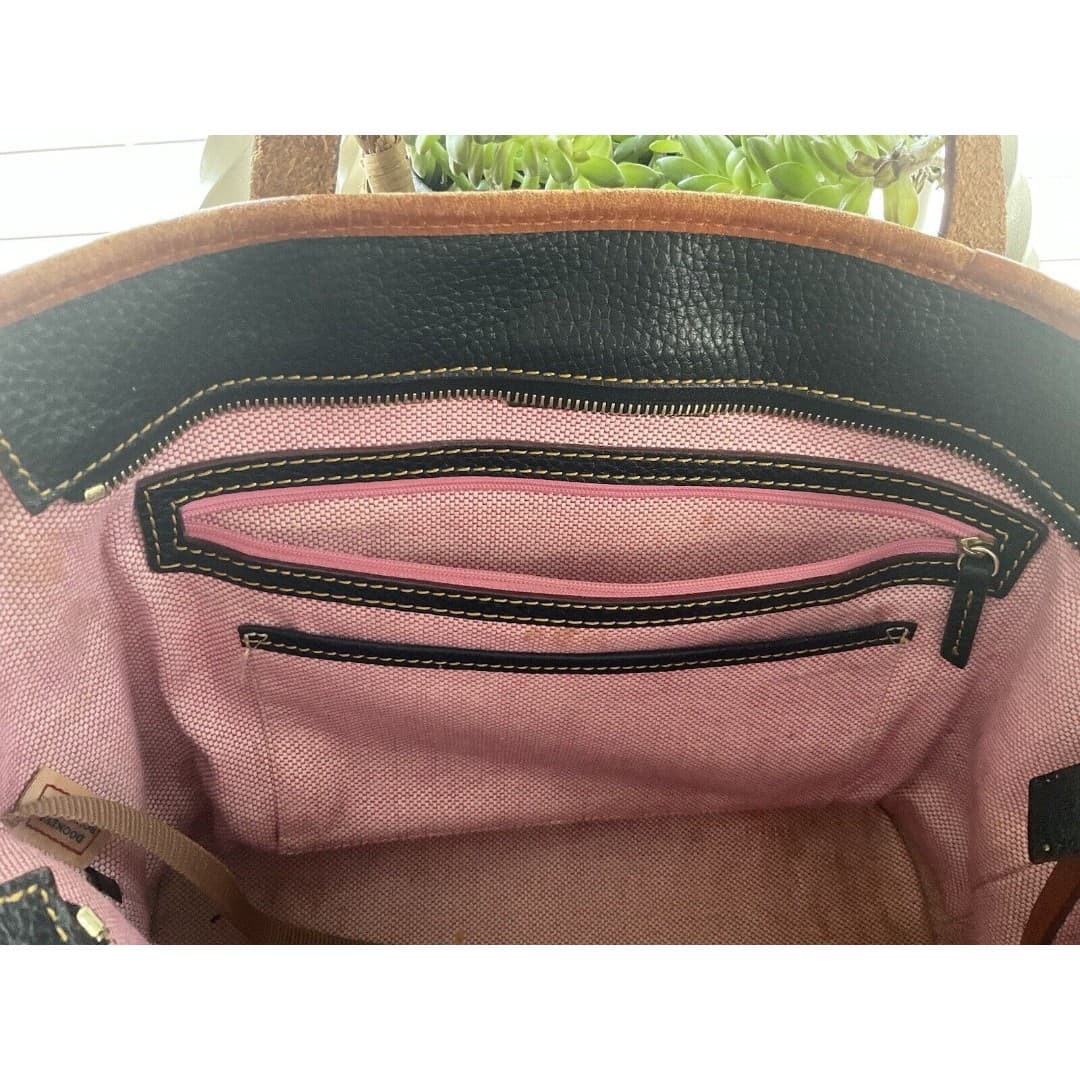 Dooney & Bourke Pebble Grain Charleston Tote Black and Brown, Pre owned. - Thumbnail 6