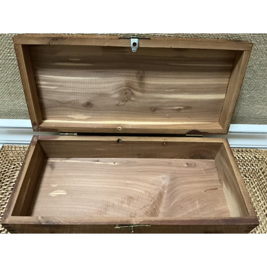 Vtg Hand Cedar Wood Jewelry Treasre Chest Box With Couple Emblem - Thumbnail 7