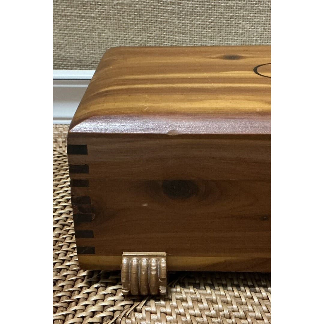 Vtg Hand Cedar Wood Jewelry Treasre Chest Box With Couple Emblem - Thumbnail 11