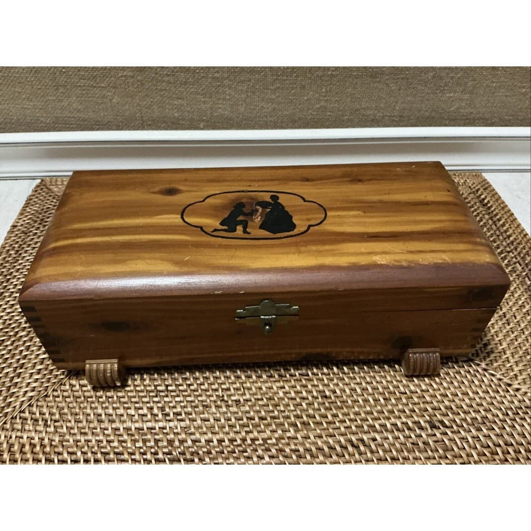 Vtg Hand Cedar Wood Jewelry Treasre Chest Box With Couple Emblem - Thumbnail 2