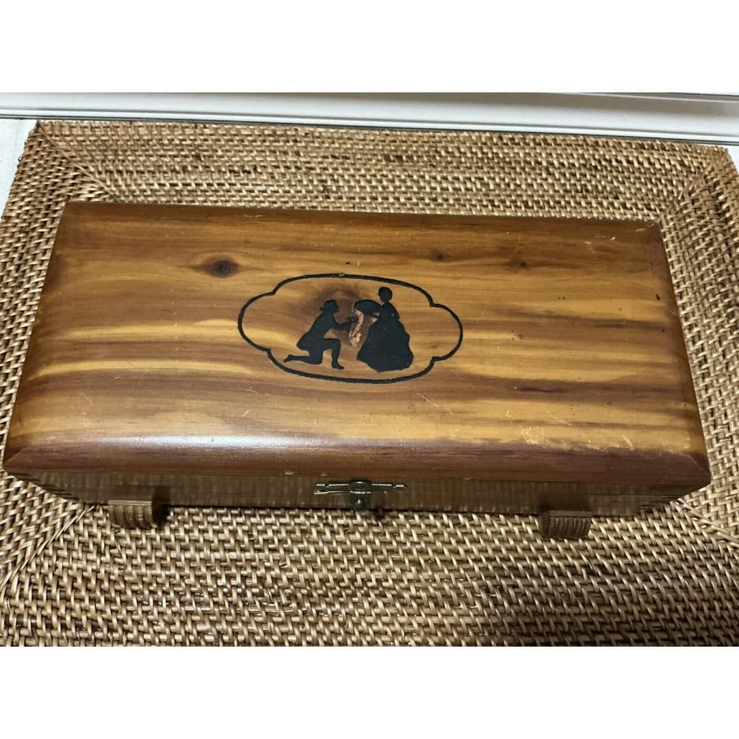 Vtg Hand Cedar Wood Jewelry Treasre Chest Box With Couple Emblem - Thumbnail 3