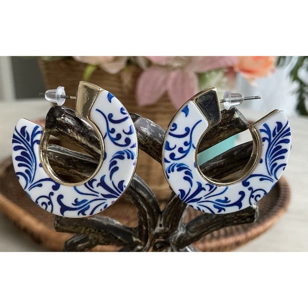 Blue White Pearlescent Chinoiserie Gold Tone Metal Back Hoop Earrings - Thumbnail 2