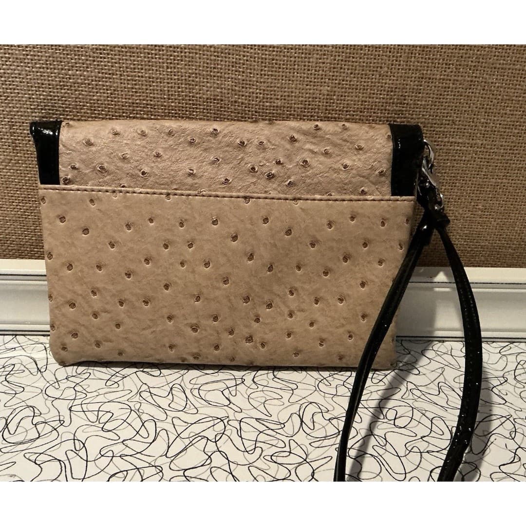 Grace Adele Cream Black Ostrich Pattern Clutch Handbag - Thumbnail 2