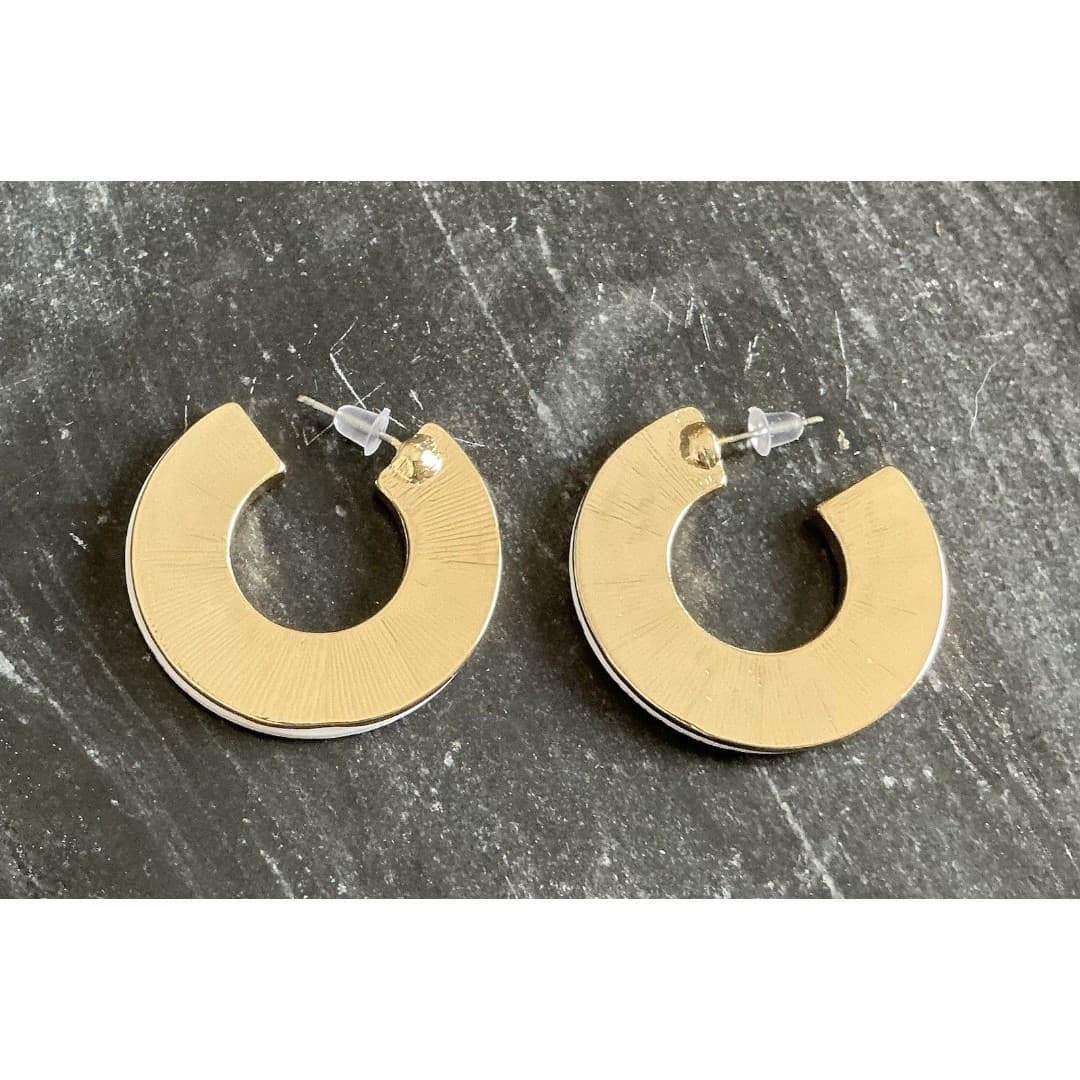 Blue White Pearlescent Chinoiserie Gold Tone Metal Back Hoop Earrings - Thumbnail 5