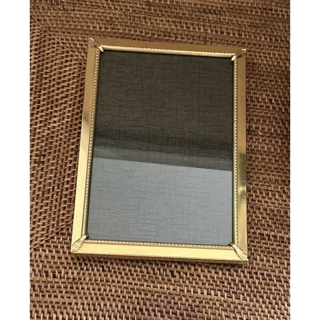 Vtg MCM Gold Frame W/Oval Shape Photo Frame 5x7 - Thumbnail 4