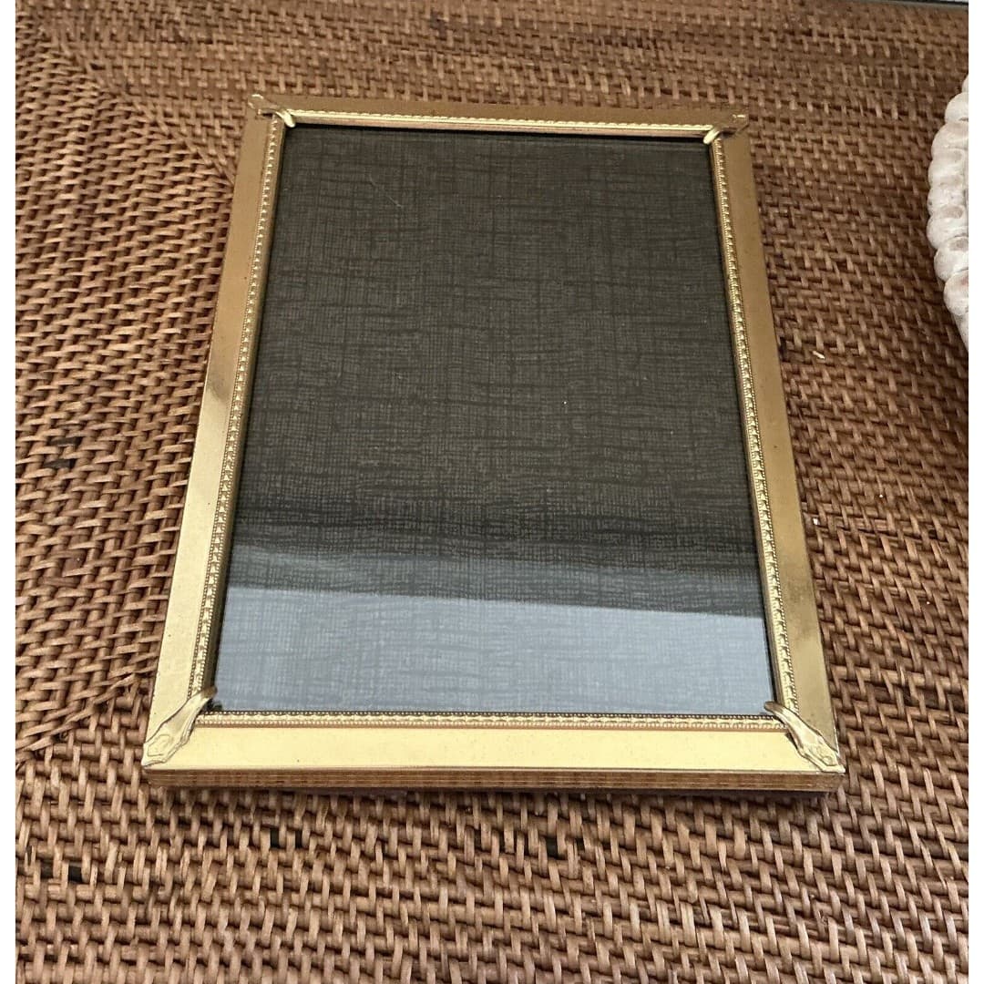 Vtg MCM Gold Frame W/Oval Shape Photo Frame 5x7 - Thumbnail 3