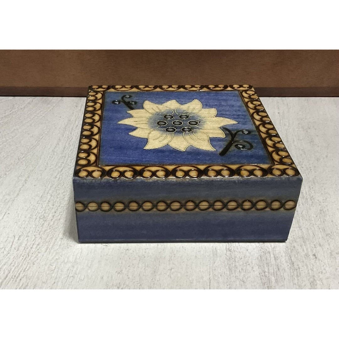Square Wooden Jewelry Keepsake Hinged Box Inlaid Daisy Design Trinket Bx