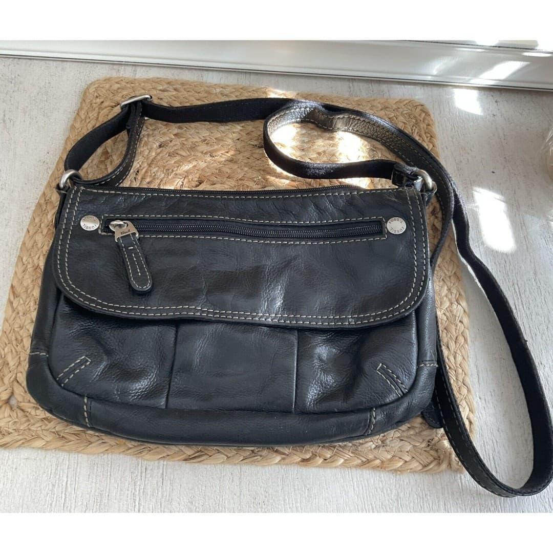 Fossil Small Leather Classic Crossbody Purse Bag Adjustable Strap Black