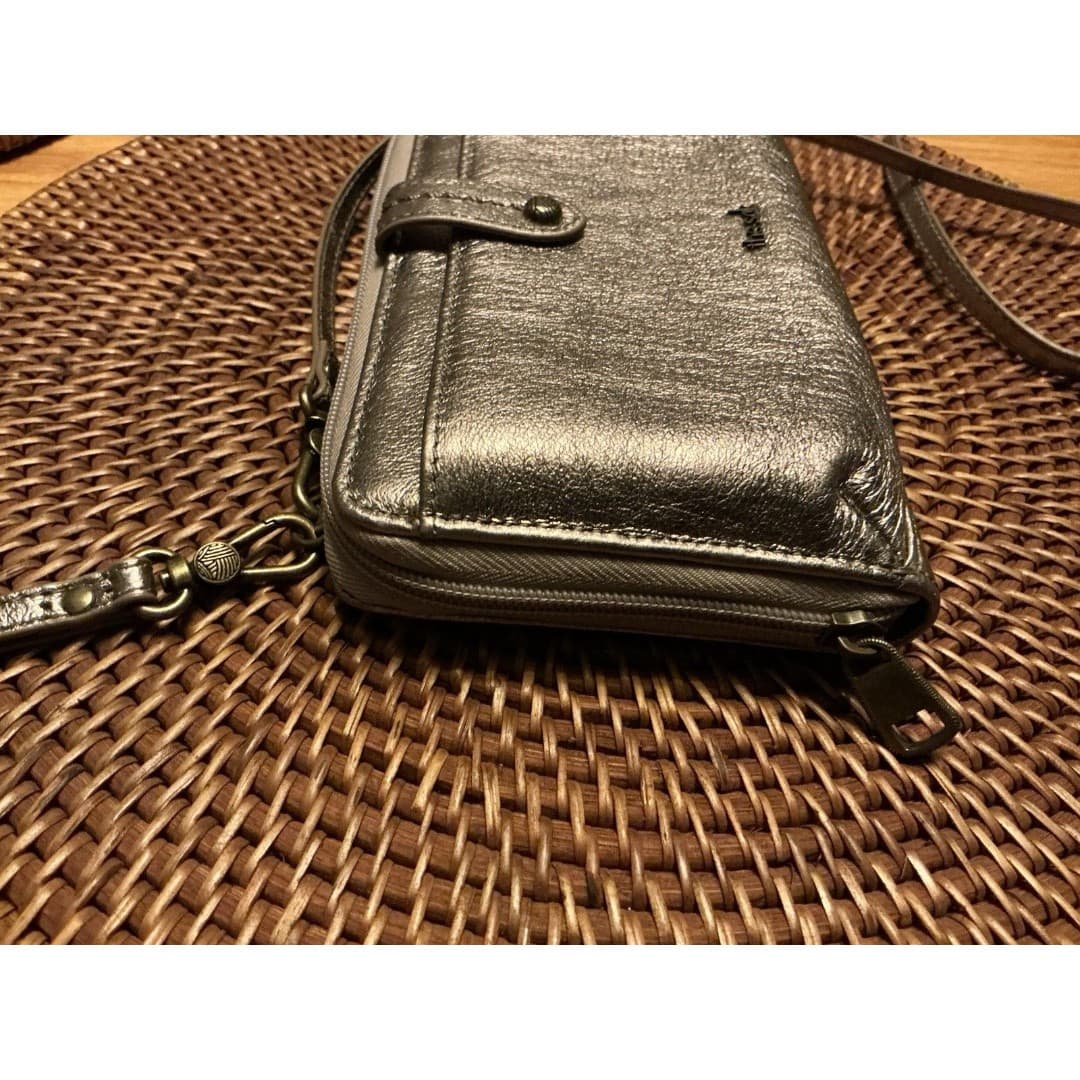 The Sak Leather Iris 3 in 1 Metallic Gold Crossbody Clutch Zip Around Wallet Bag - Thumbnail 5