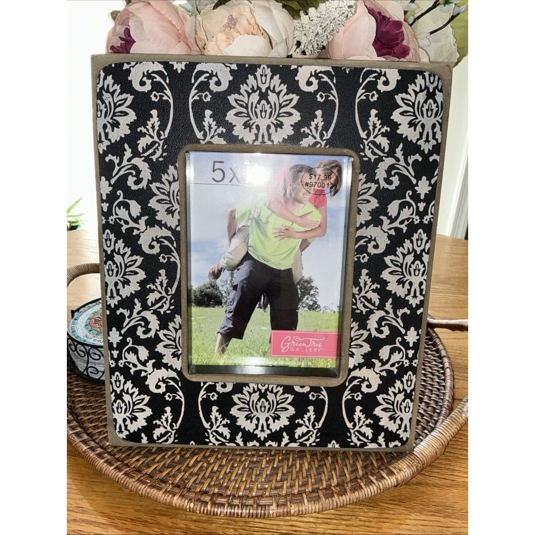 Green Tree Black & Tan Distressed Picture Frame Holds 5x7” Photo And Stands 12”