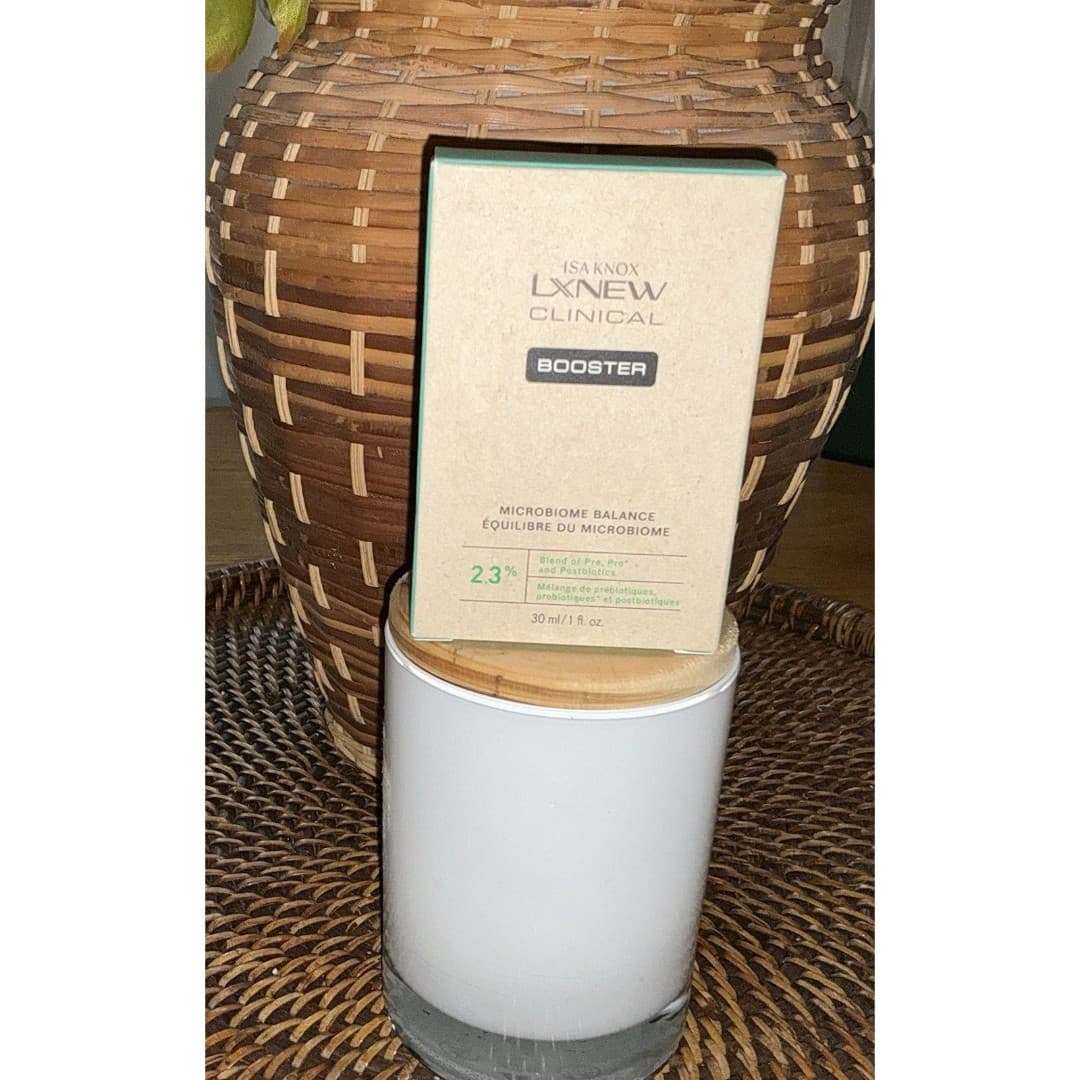 Avon Isa Knox LXNEW Clinical Booster Microbiome Balance 1 oz. Pre & Probiotics - Thumbnail 2