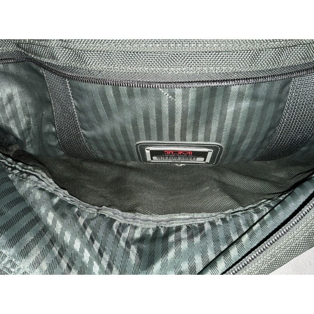 TUMI Travel Duffle Bag Green Forrest Gym Bag Weekender Bag Leather Strap - Thumbnail 8