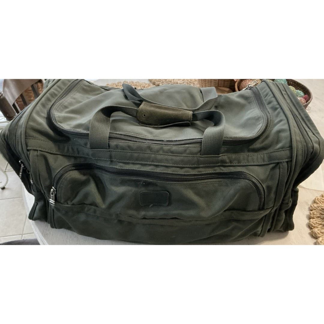 TUMI Travel Duffle Bag Green Forrest Gym Bag Weekender Bag Leather Strap