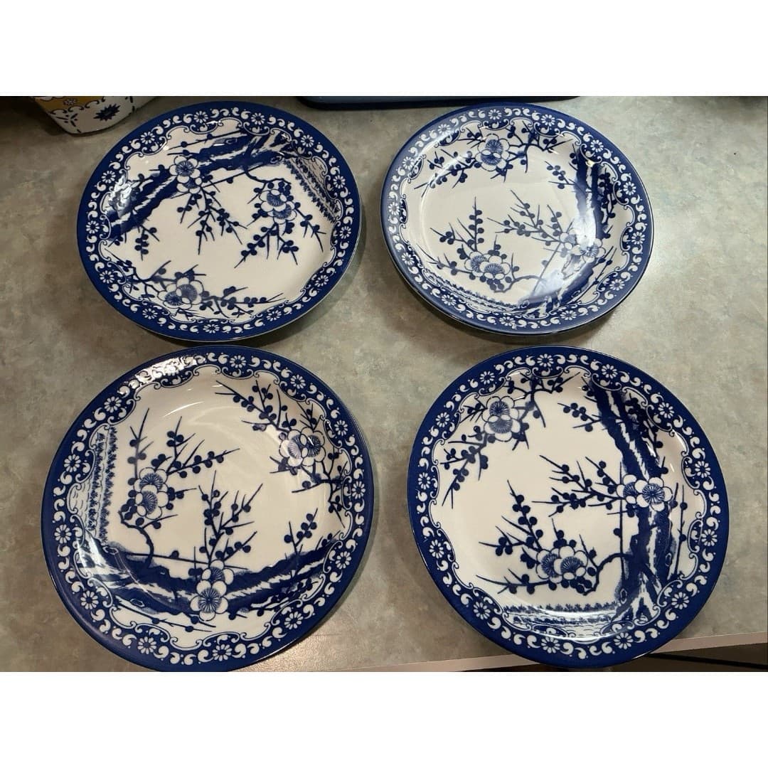 Lovely Set Of 4 Vintage Blue And White Tea Plates 8 1/2”