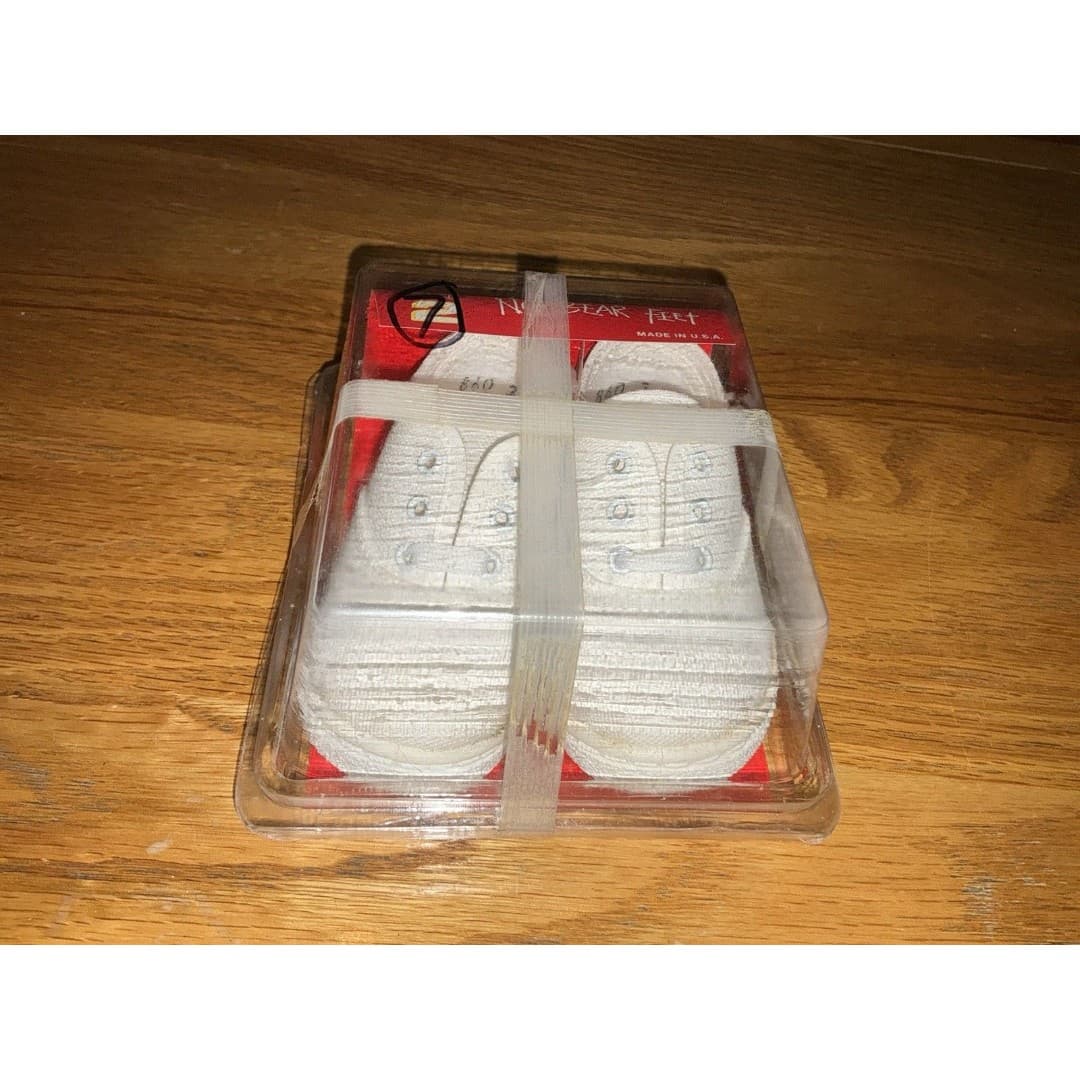 No Bear Feet Child’s White Tennis Shoes Sz 2 New - Thumbnail 2