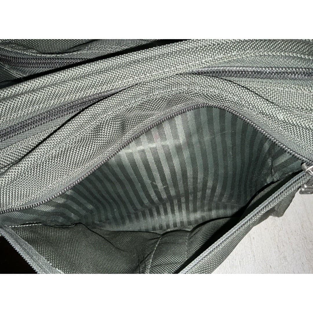 TUMI Travel Duffle Bag Green Forrest Gym Bag Weekender Bag Leather Strap - Thumbnail 9