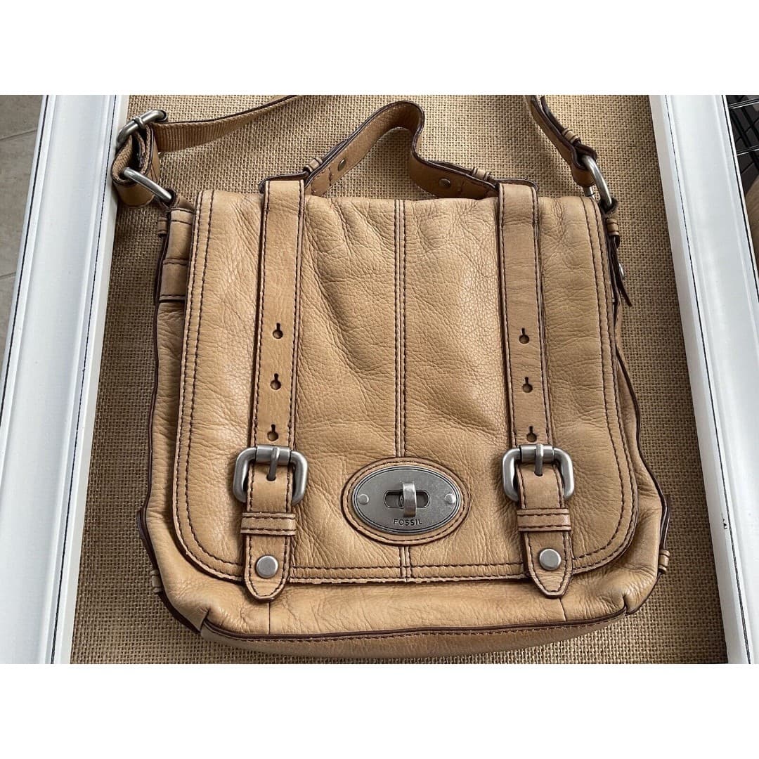 Fossil Maddox Organizer Flap Crossbody Satchel Camel Color Leather TurnLock Tote