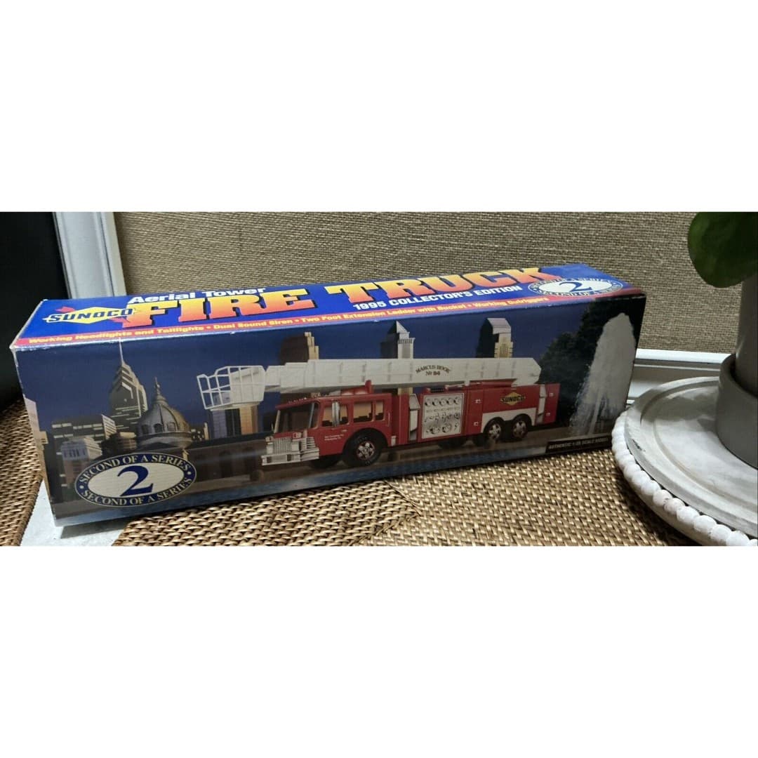 1995 Sunoco Aerial Tower Toy Fire Truck NEW
