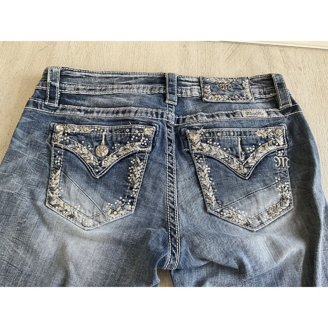 Miss Me Jean Shorts Bermuda Blue Denim Embroidered Embellished Flap Pocket Sz 27 - Thumbnail 3