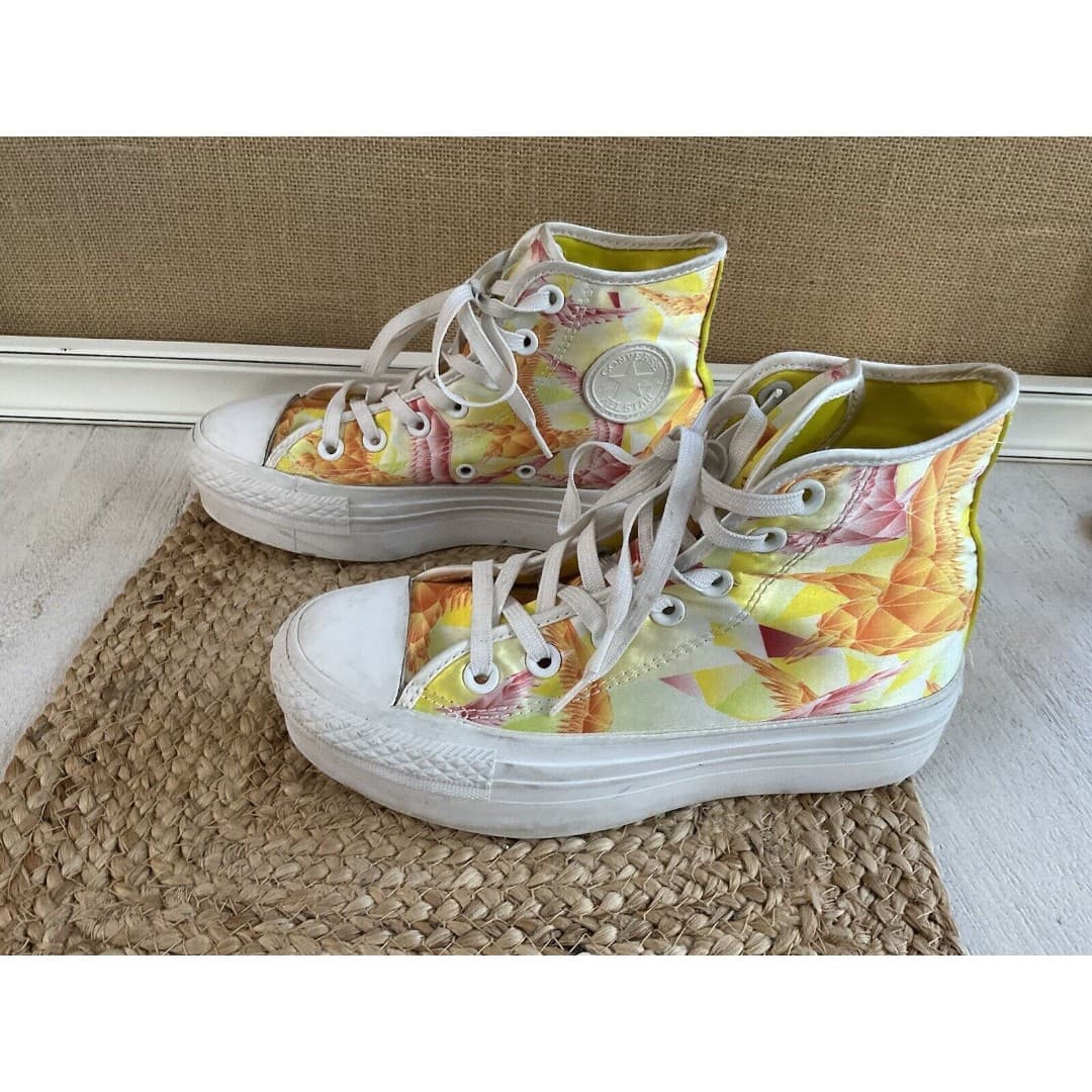 CONVERSE WOMEN'S CHUCK TAYLOR ALL STAR - "GEOMETRIC" COLLECTION Sz 5 - Thumbnail 3