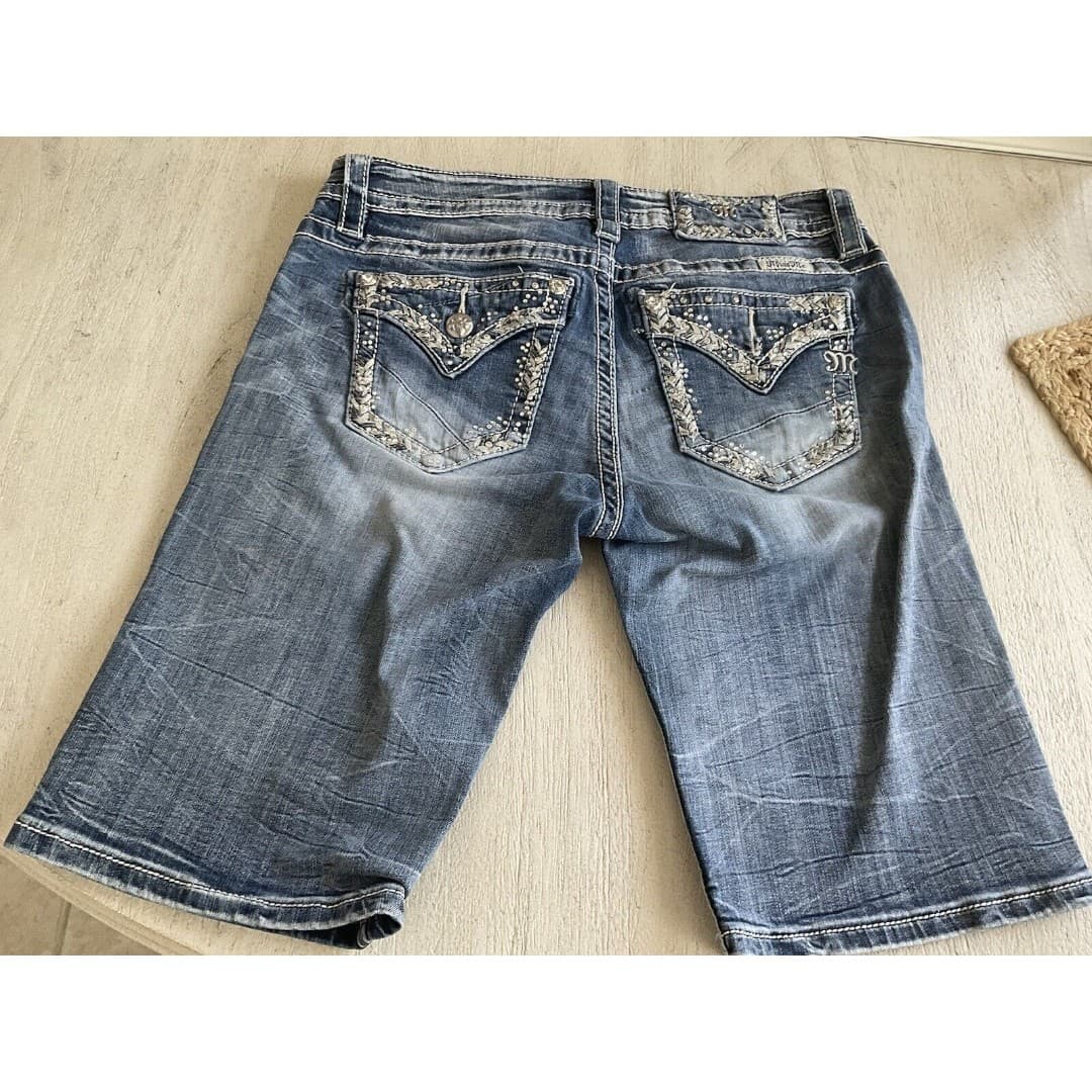 Miss Me Jean Shorts Bermuda Blue Denim Embroidered Embellished Flap Pocket Sz 27 - Thumbnail 2